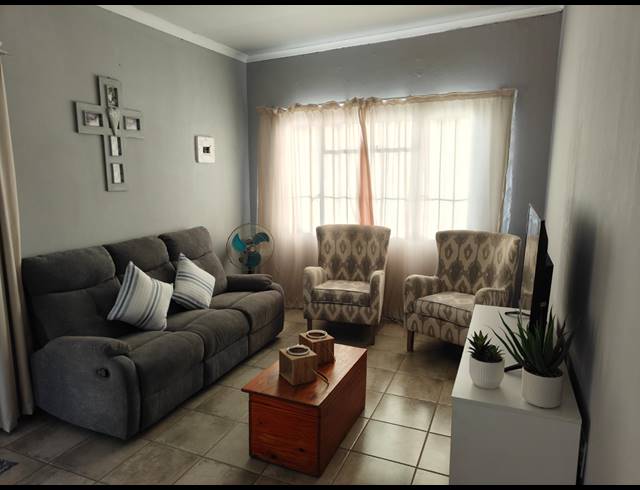 1 BEDROOM FLAT TO LET IN MOOINOOI